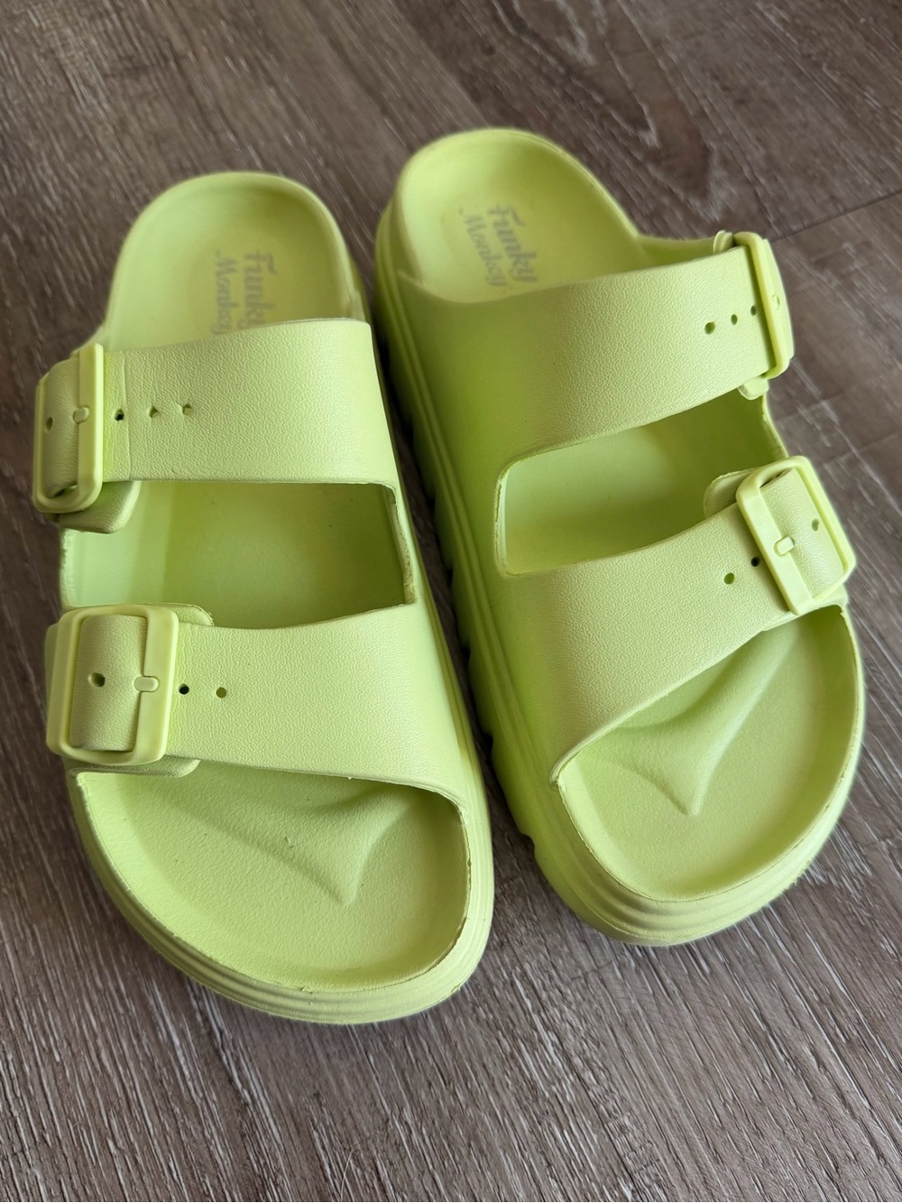 Funkymonkey EVA slides in Lemon Green - size 8 (W)